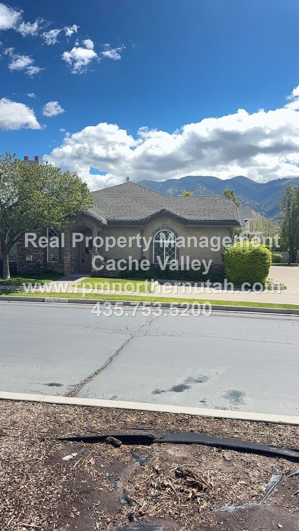 Foto del edificio - 4 Bedroom in Cobble Stone Gated Community in Providence!