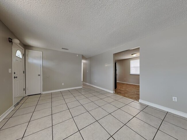 Building Photo - 11749 Kingfisher Ln E