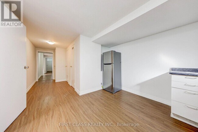 Photo du bâtiment - 214 Linden Ave
