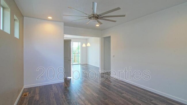 Building Photo - 2188 W Bella Ln