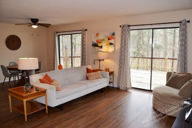 Building Photo - West Gate Area | Home | Furnished