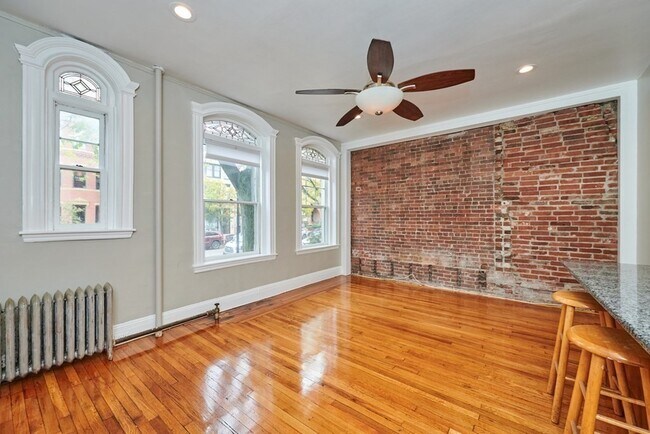 Foto del edificio - 284 Newbury St