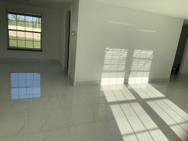 Foto del edificio - 341 Minneola Dr