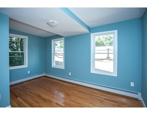 Foto del edificio - 183 Rindge Ave