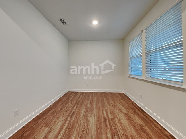 Foto del edificio - 112 Ashton Dr