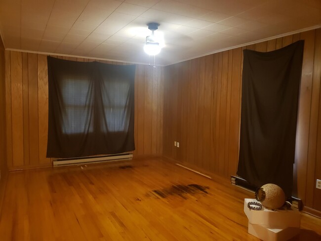 Building Photo - 4089 Solomons Island Rd