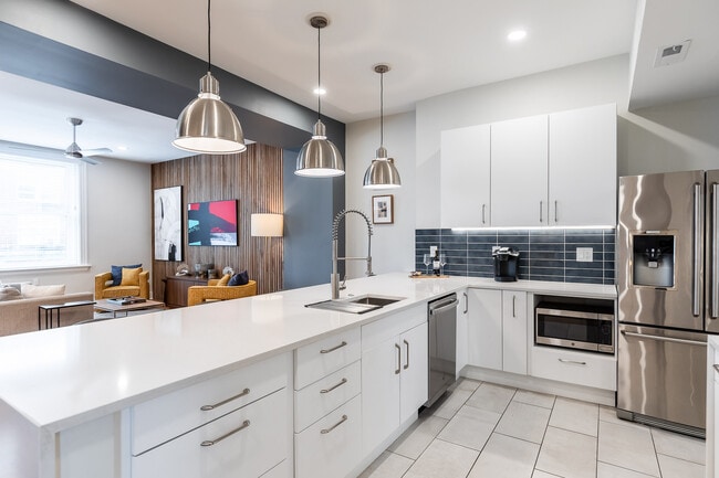 Electrodomésticos de alta gama en muebles de fabricación alemana. - 795 E McMillan St