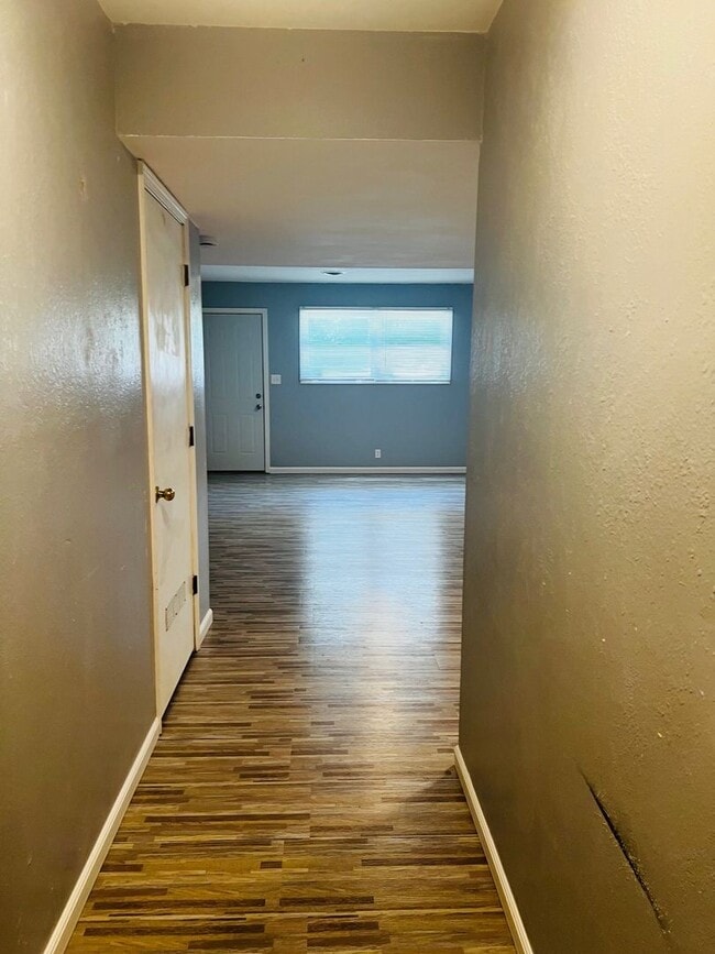 Building Photo - WATER & TRASH INCLUDED - CENTRAL LOCATION!