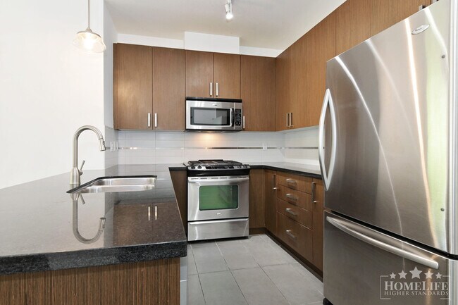 Photo du bâtiment - Condo for Rent in South Surrey – The MORGA...