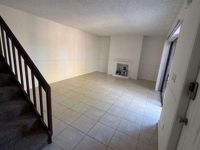Foto del edificio - 238 Woodland Rd
