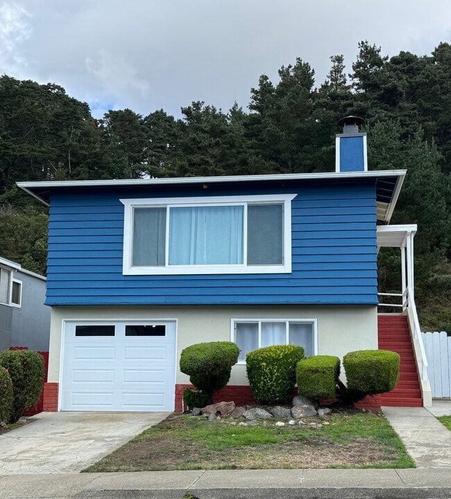 Building Photo - 211 Catalina Ave