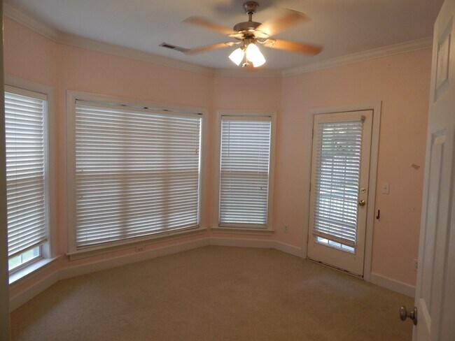 Building Photo - 3 Bedroom 2 bath in The Cape-