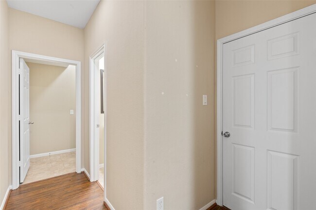 Foto del edificio - 17120 Wilthorne Gardens Ct