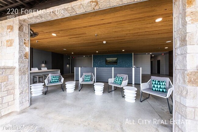 Building Photo - 220 Foremost Dr