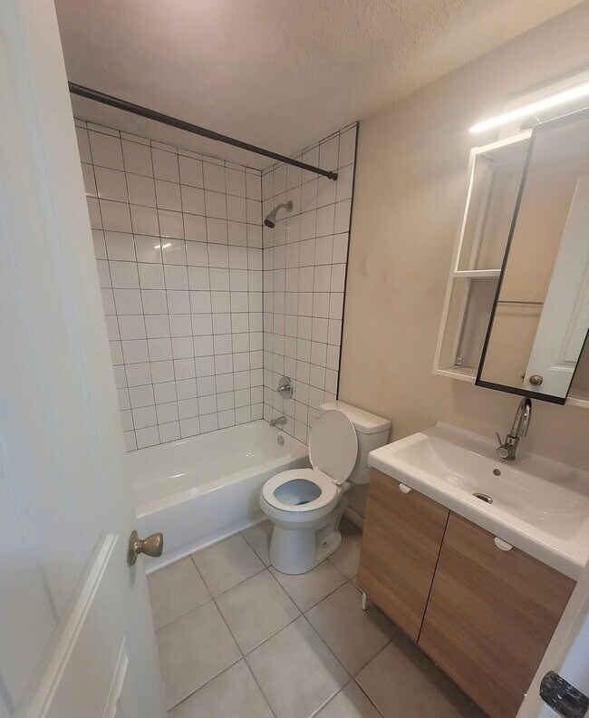 Foto del edificio - 815 N Pleasant St