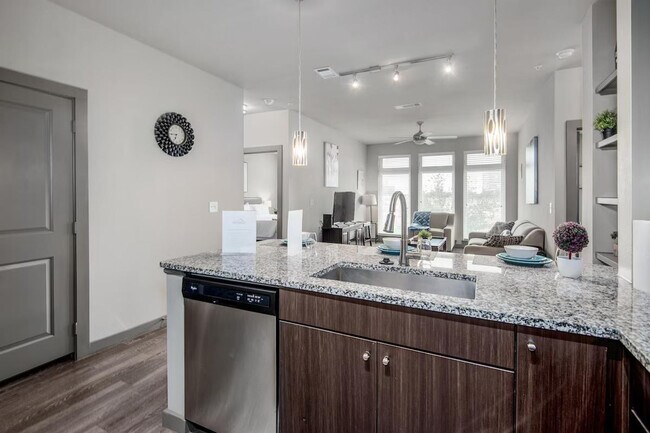 Foto del edificio - 1628-1898-1898 Wyndale St