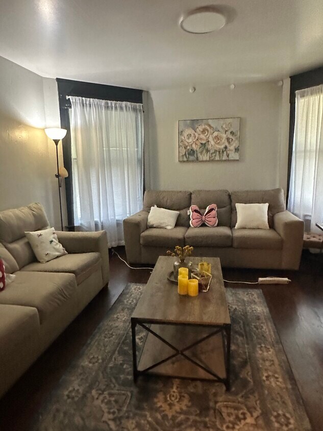 Foto principal - 302 Mitchell St