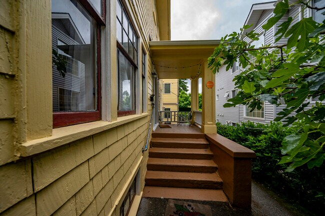 Building Photo - 4742 19th Ave NE