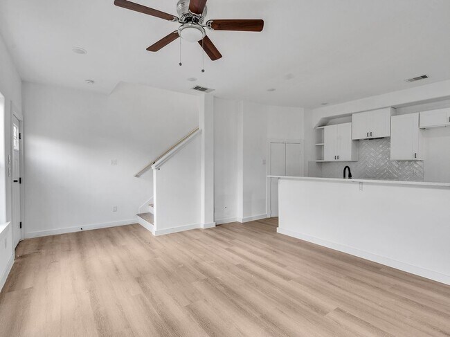 Foto del edificio - 8623 Homewood Ln