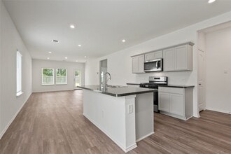 Building Photo - 5210 Twin Acorn Ct