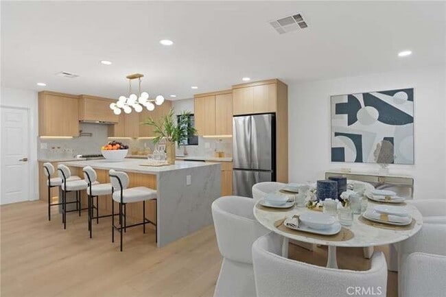 Foto del edificio - 6051 Santa Barbara Ave