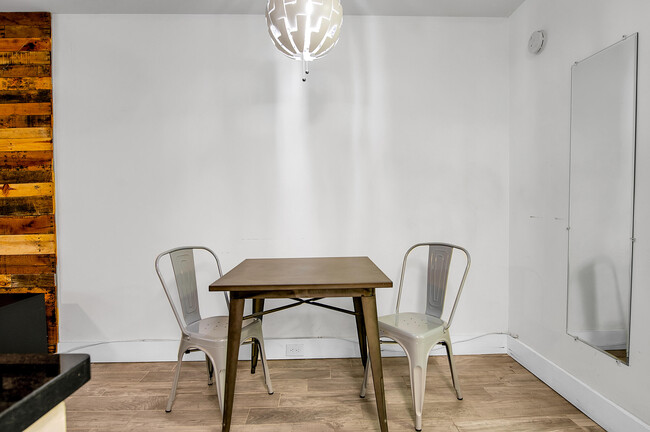 Building Photo - 310 Tilford O