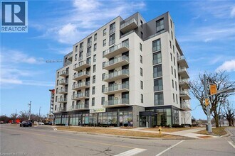 Building Photo - 7 Erie Ave
