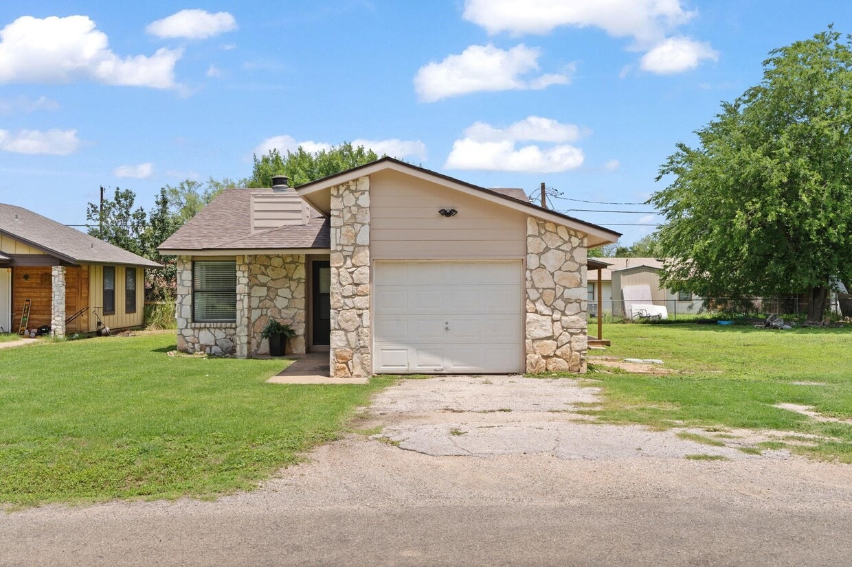 Primary Photo - 609 Aspen Ln