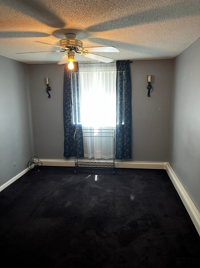 Building Photo - 8121 Valle Dr