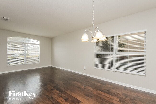 Building Photo - 10780 Cabbage Tree Loop