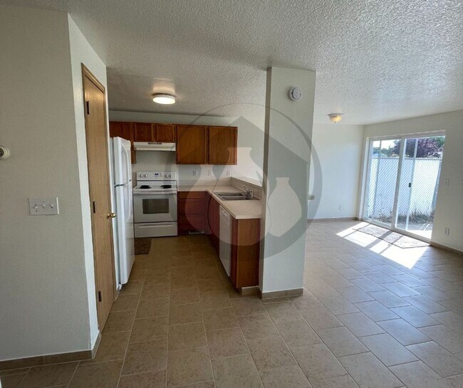 Foto del edificio - Charter Triplex #2022-1085