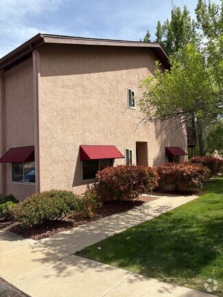 Building Photo - 250 Sunset Ln