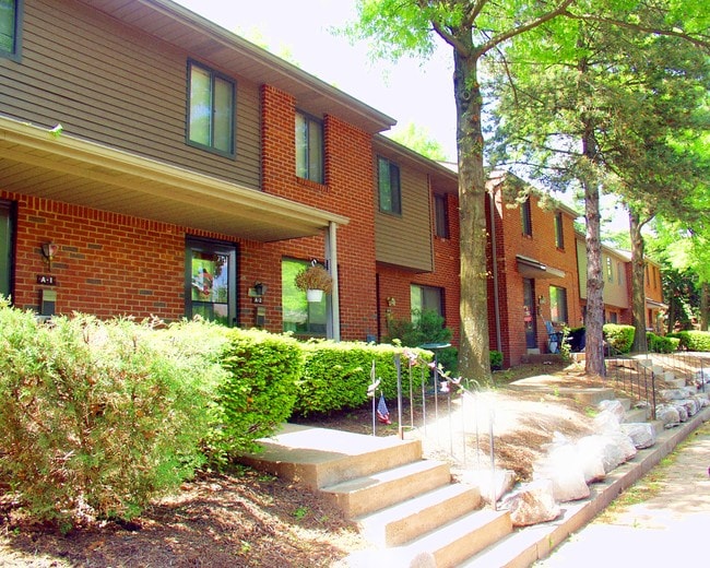 Foto del edificio - 795-10 Pine Valley Dr