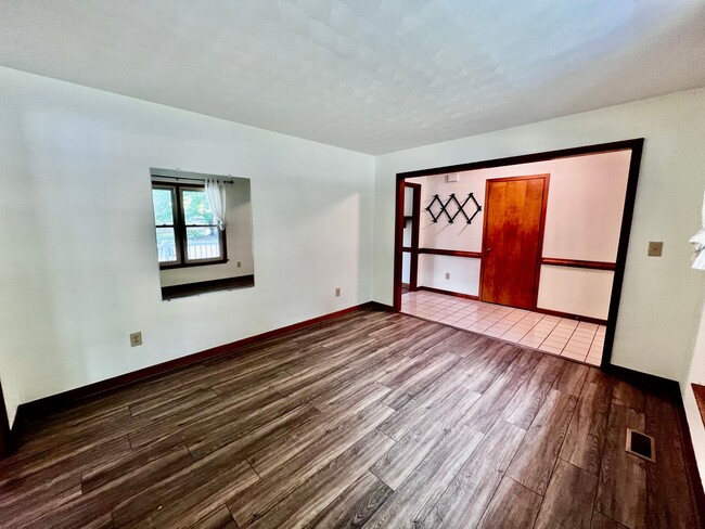 Building Photo - 4 bedroom ranch in the desirable Bellamy W...