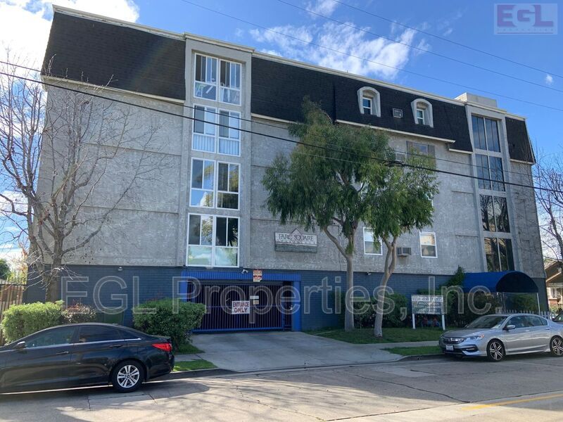 Primary Photo - 1330 N Bush St