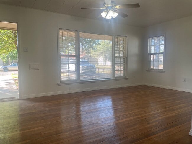 Building Photo - Charming 2 Bedroom, 1 Bath Home