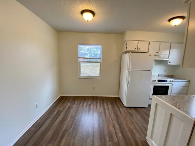 Building Photo - 1253
