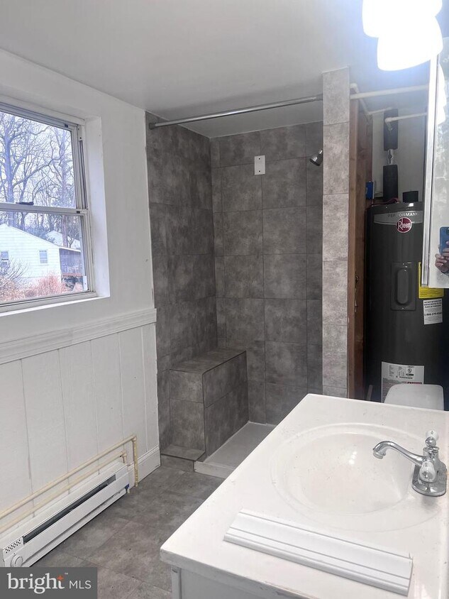 4 Punte Ln, Essex, MD 21221 House Rental in Essex, MD