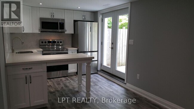 Photo du bâtiment - LOWER - 70-A CHAUCER CRESCENT