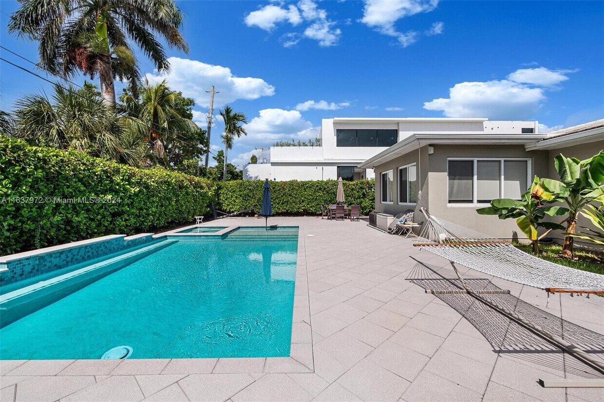 Foto principal - 1250 95th St
