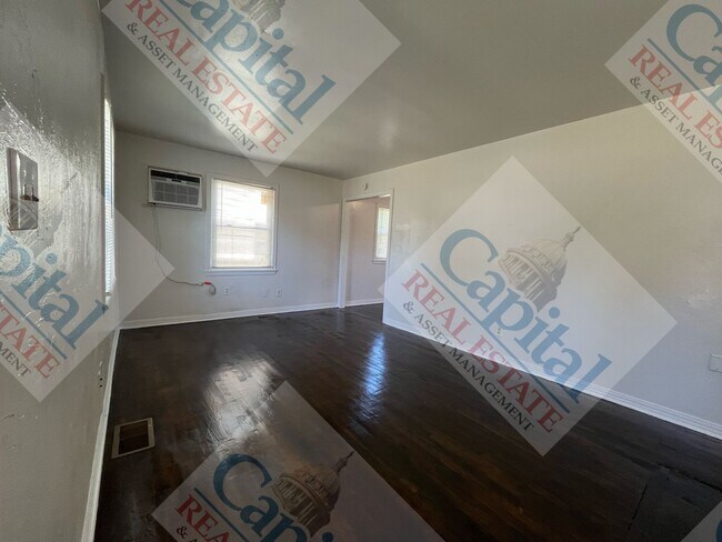 Foto del edificio - Cute 2 Bedroom with Detached Garage