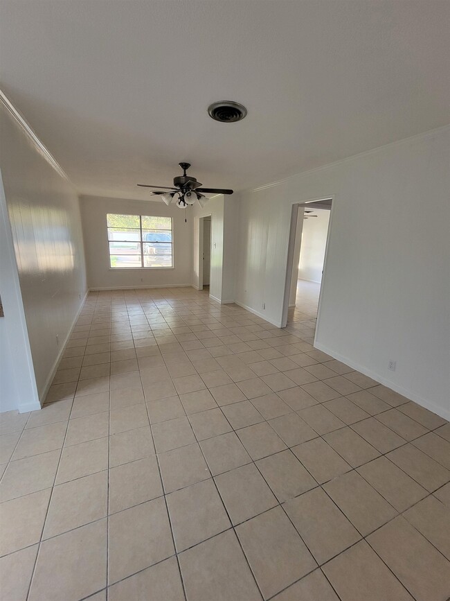 Foto del edificio - 713 Lindenwood Dr