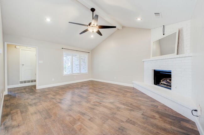 Building Photo - 103 Troy Ave