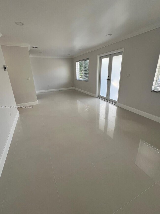 Foto del edificio - 3040 SW 16th Ter
