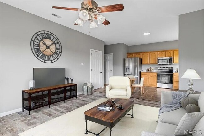 Foto del edificio - 489 Shade Tree Ln