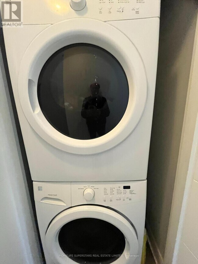 Building Photo - 62 Balsam St