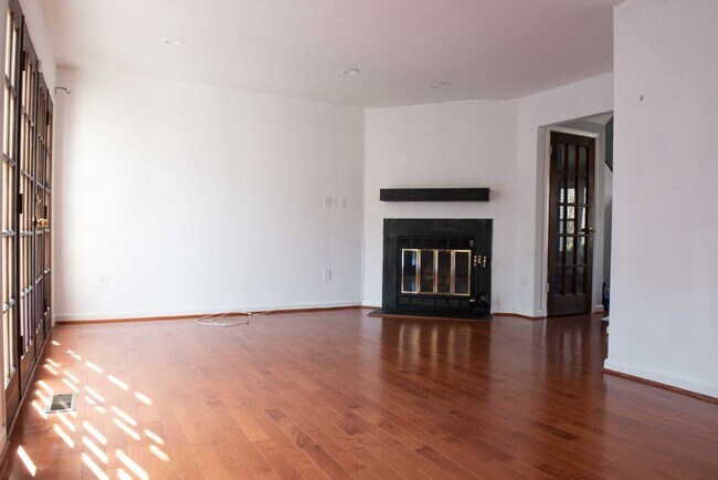 Living room - 9025 Saffron Ln