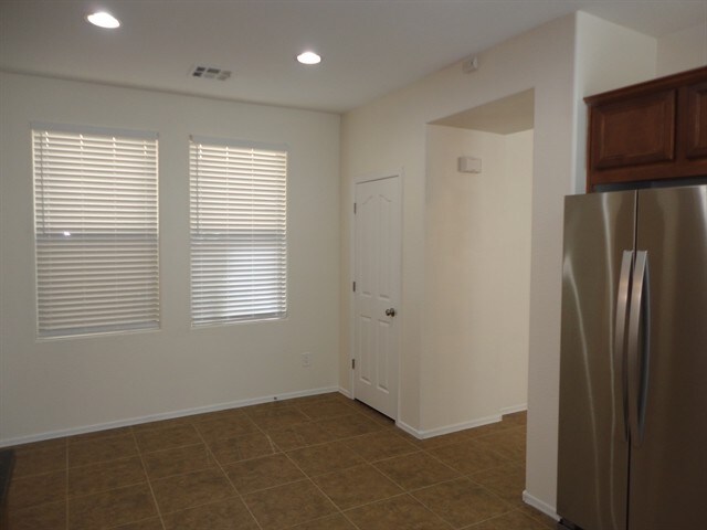 Foto del edificio - 3282 E Oakland St