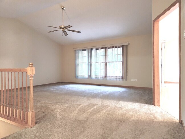 Building Photo - 627 Hampshire Dr