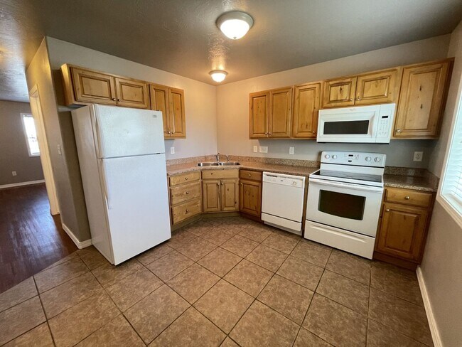 Building Photo - 2 Bed, 1.5 Bath Town Home - Idaho Falls
